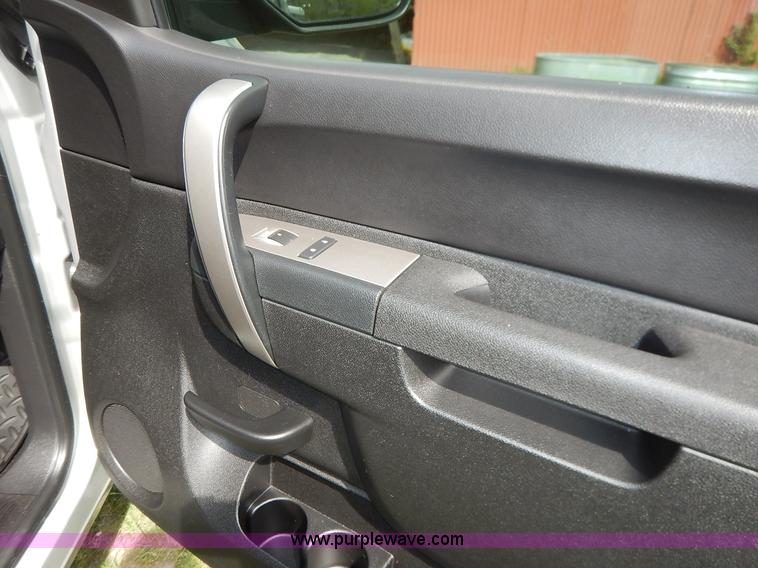 image for item K7422 2011 Chevrolet Silverado 1500 LT Ext. Cab pickup truck