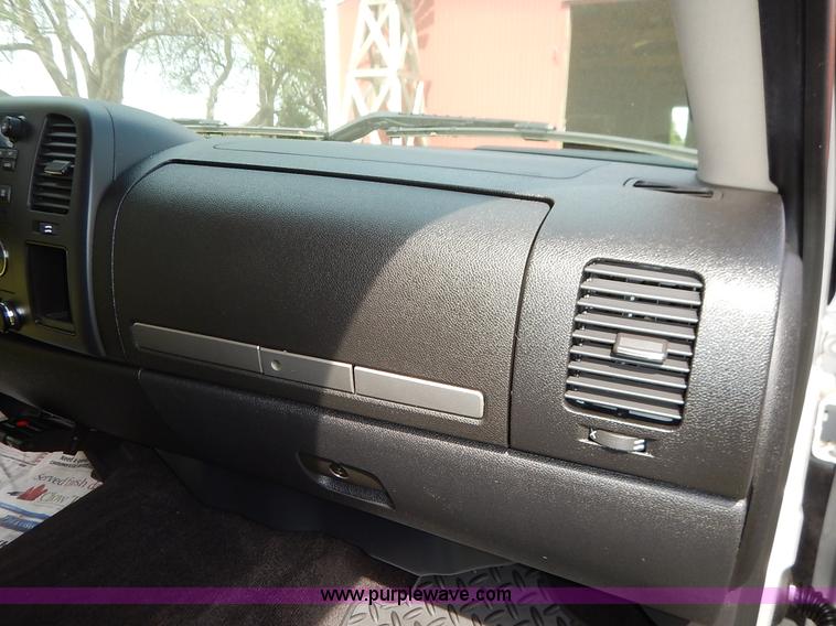 image for item K7422 2011 Chevrolet Silverado 1500 LT Ext. Cab pickup truck