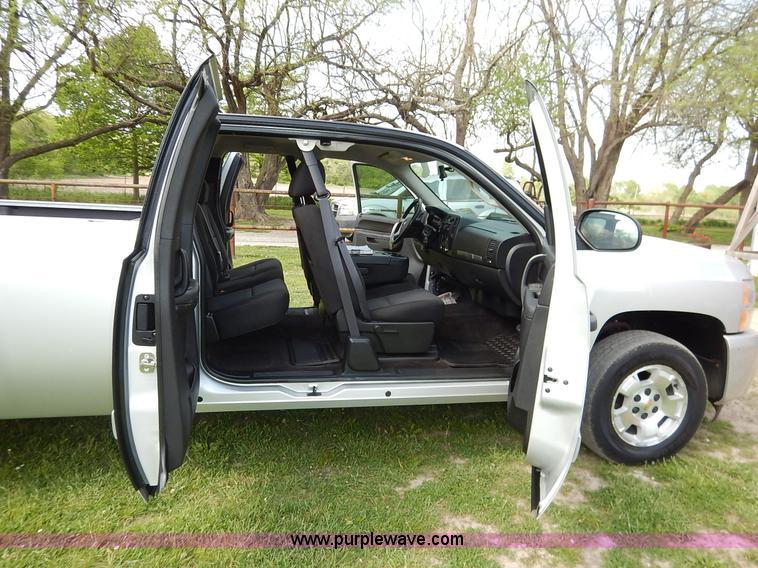 image for item K7422 2011 Chevrolet Silverado 1500 LT Ext. Cab pickup truck