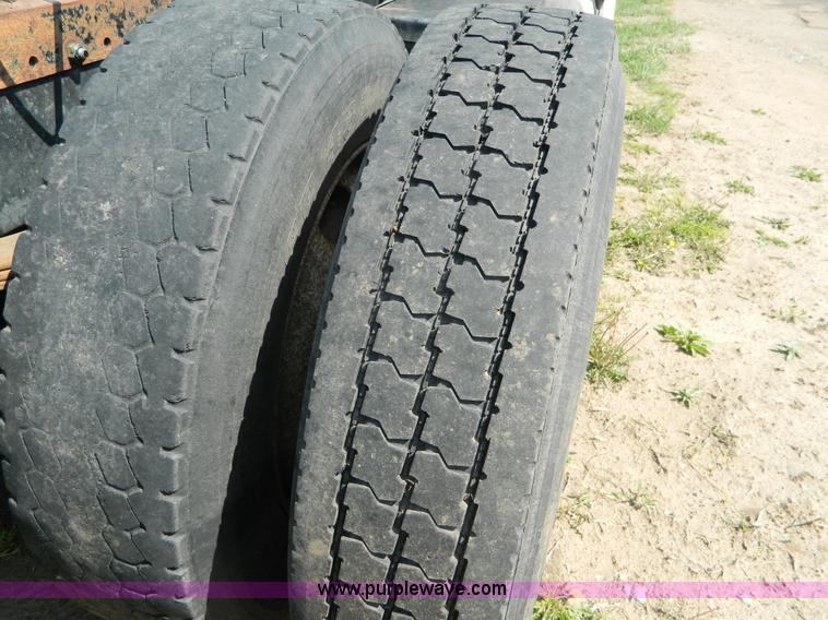 image for item K8065 1986 White semi truck