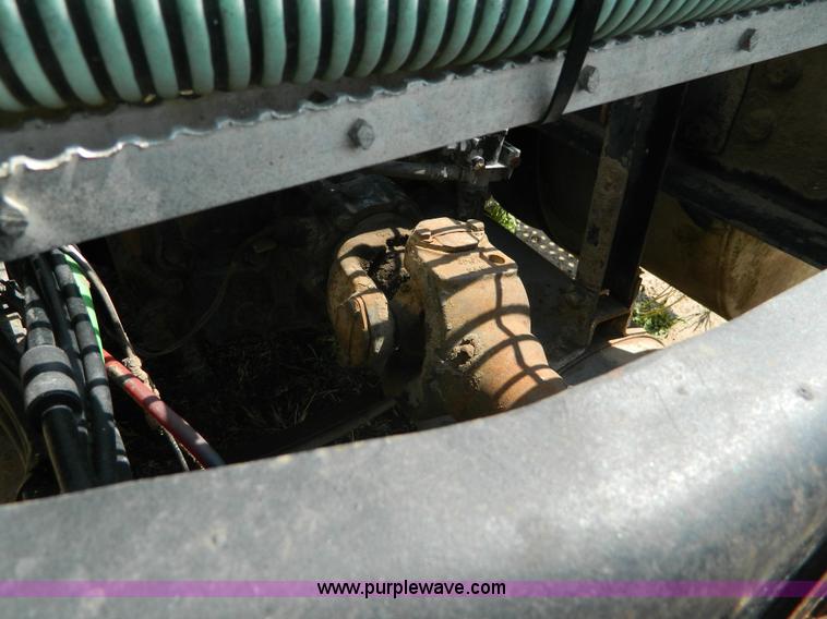 image for item K8065 1986 White semi truck