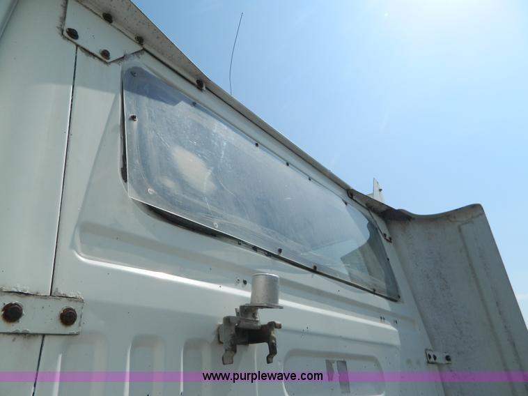 image for item K8065 1986 White semi truck