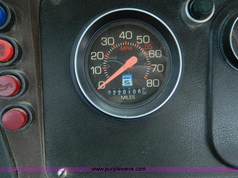 image for item K8065 1986 White semi truck