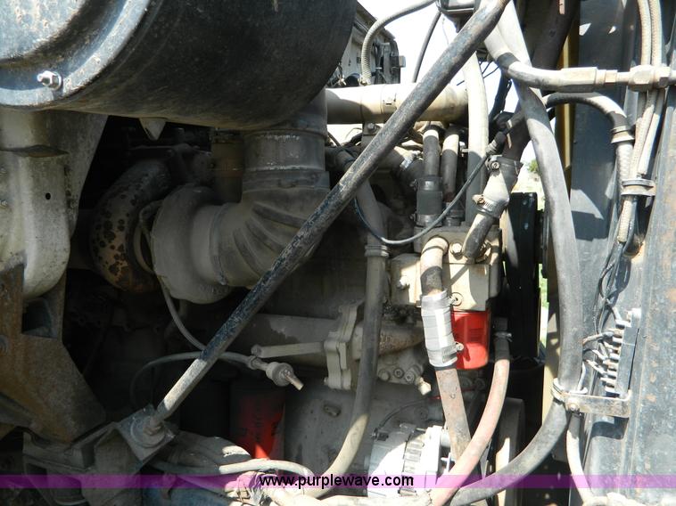 image for item K8065 1986 White semi truck