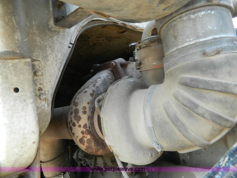 image for item K8065 1986 White semi truck