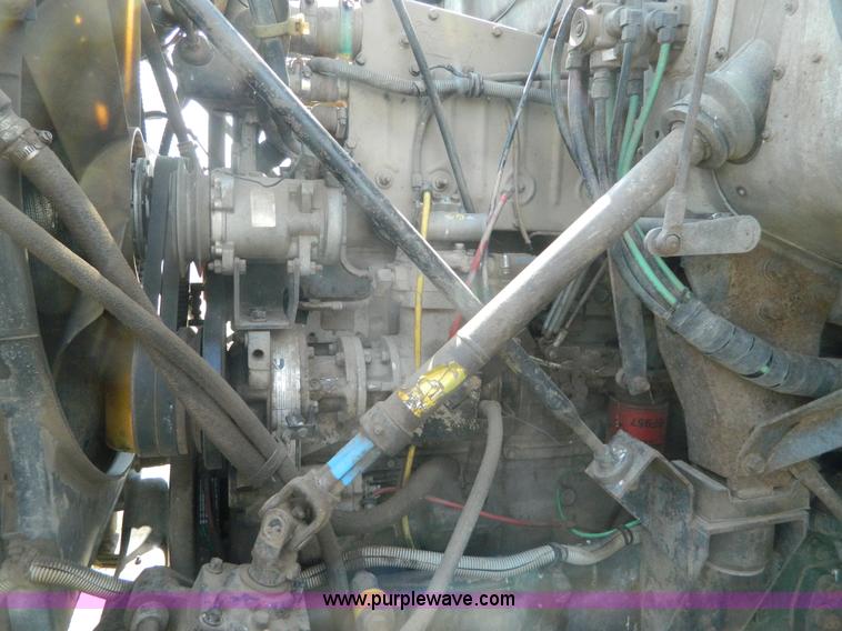 image for item K8065 1986 White semi truck