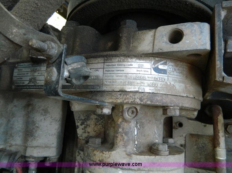 image for item K8065 1986 White semi truck