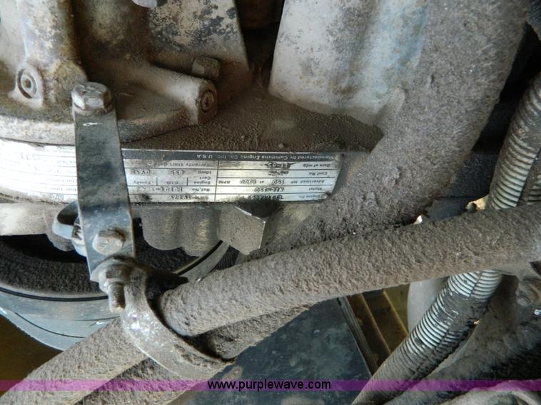 image for item K8065 1986 White semi truck