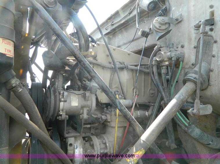 image for item K8065 1986 White semi truck