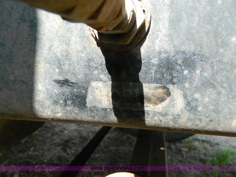 image for item K8065 1986 White semi truck