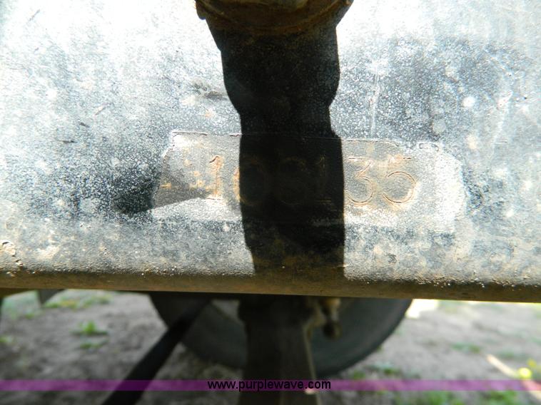 image for item K8065 1986 White semi truck