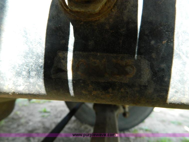 image for item K8065 1986 White semi truck