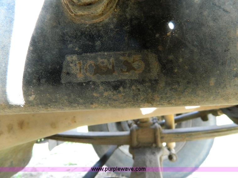 image for item K8065 1986 White semi truck