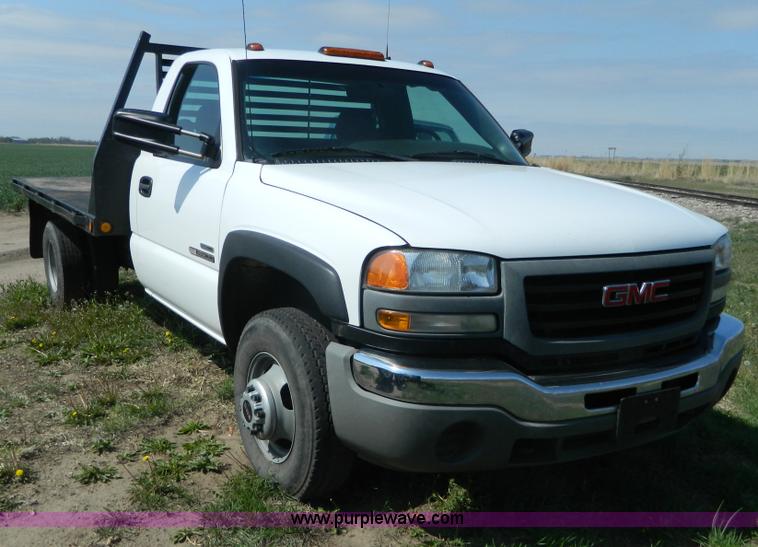 2006 GMC Sierra 3500 flatbed pickup truck in Great Bend, KS Item