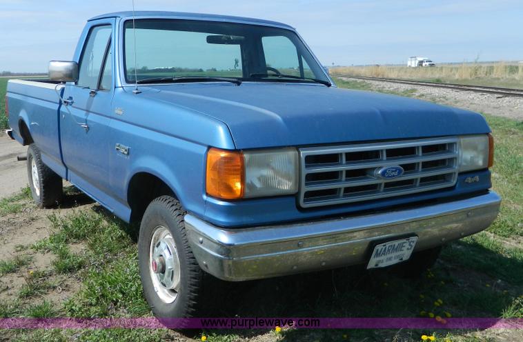 image for item K8067 1991 Ford F150 pickup truck
