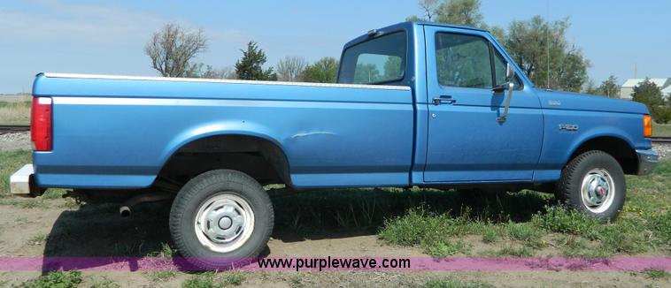 image for item K8067 1991 Ford F150 pickup truck