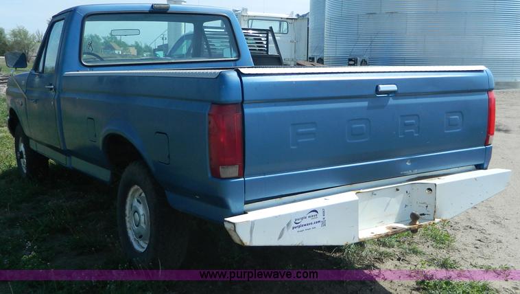 image for item K8067 1991 Ford F150 pickup truck