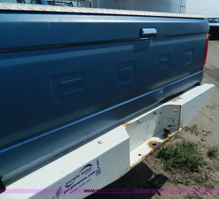 image for item K8067 1991 Ford F150 pickup truck