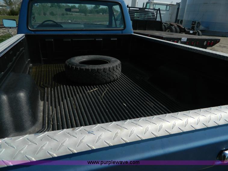 image for item K8067 1991 Ford F150 pickup truck