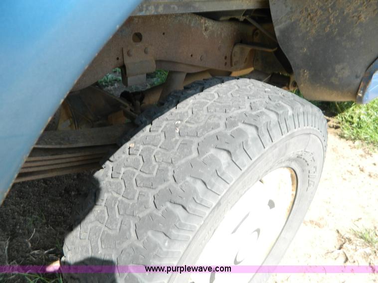 image for item K8067 1991 Ford F150 pickup truck