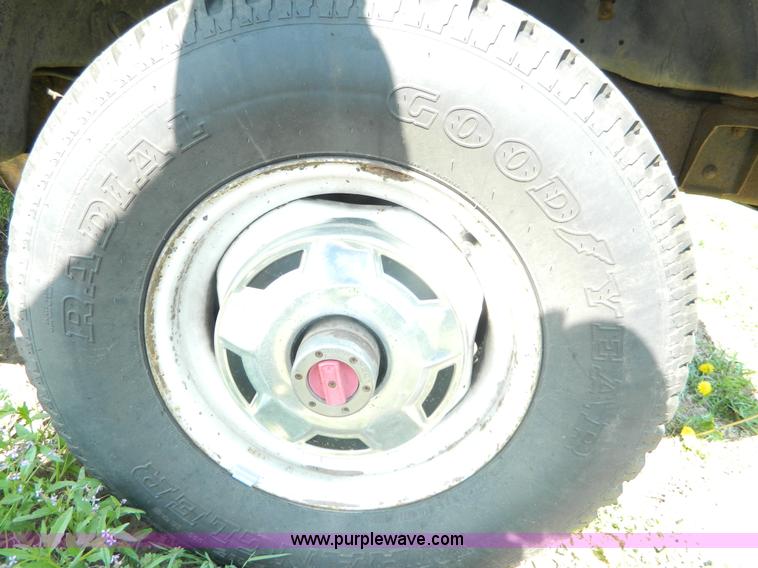 image for item K8067 1991 Ford F150 pickup truck