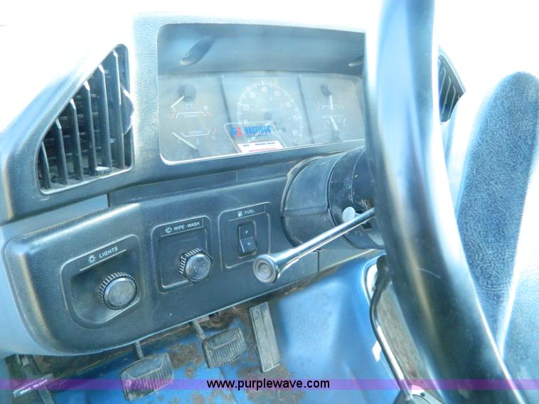 image for item K8067 1991 Ford F150 pickup truck