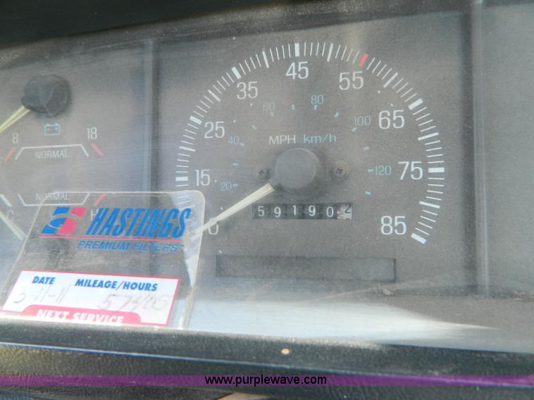 image for item K8067 1991 Ford F150 pickup truck