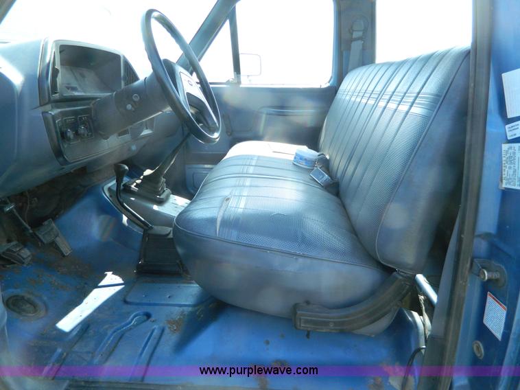 image for item K8067 1991 Ford F150 pickup truck