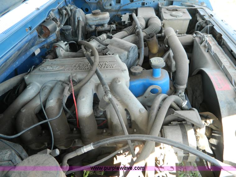 image for item K8067 1991 Ford F150 pickup truck