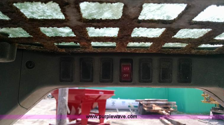 image for item Z9484 2003 Bobcat S185 skid steer