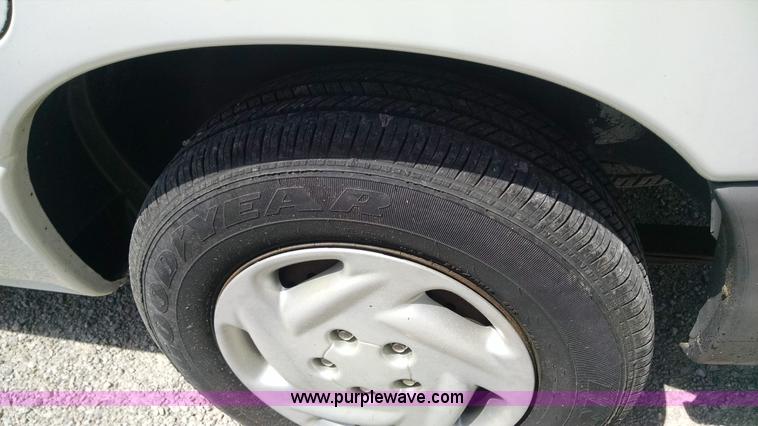 image for item Z9489 1999 Dodge Caravan van