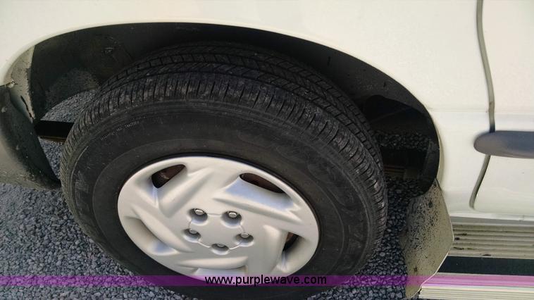 image for item Z9489 1999 Dodge Caravan van