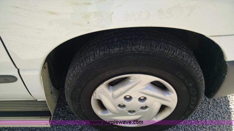 image for item Z9489 1999 Dodge Caravan van