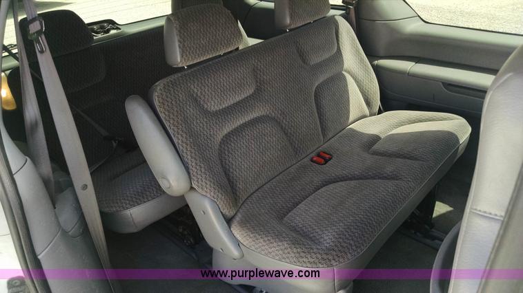 image for item Z9489 1999 Dodge Caravan van