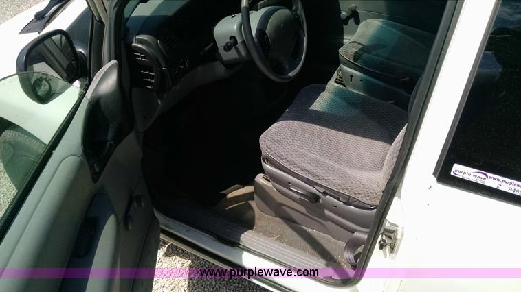 image for item Z9489 1999 Dodge Caravan van