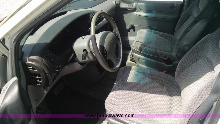 image for item Z9489 1999 Dodge Caravan van