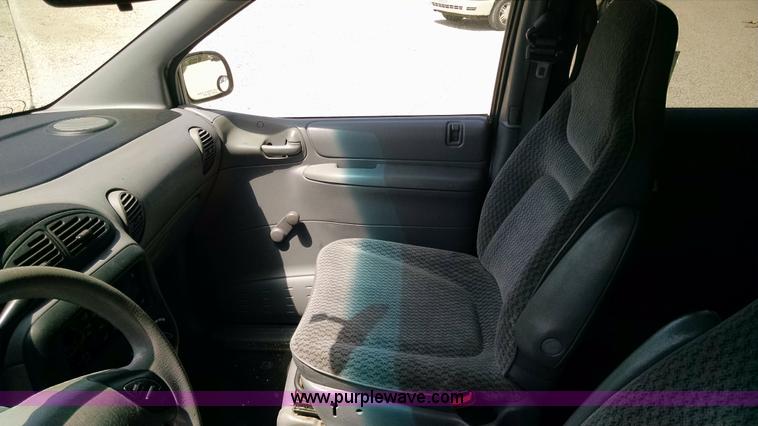image for item Z9489 1999 Dodge Caravan van