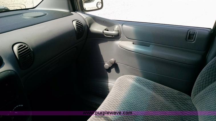 image for item Z9489 1999 Dodge Caravan van
