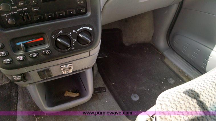 image for item Z9489 1999 Dodge Caravan van