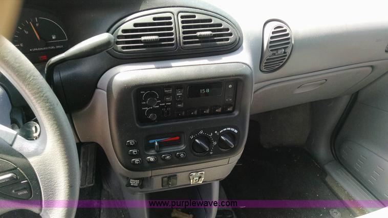 image for item Z9489 1999 Dodge Caravan van