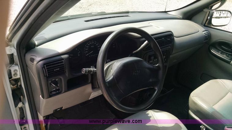 image for item Z9499 2005 Chevrolet Venture Cargo van