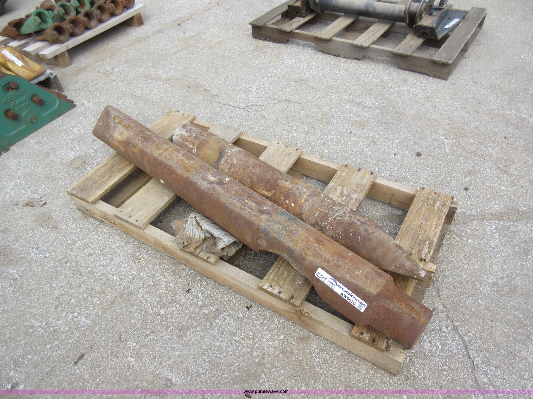 (2) hydraulic breaker bits in Greenwood, MO Item AW9020 sold Purple