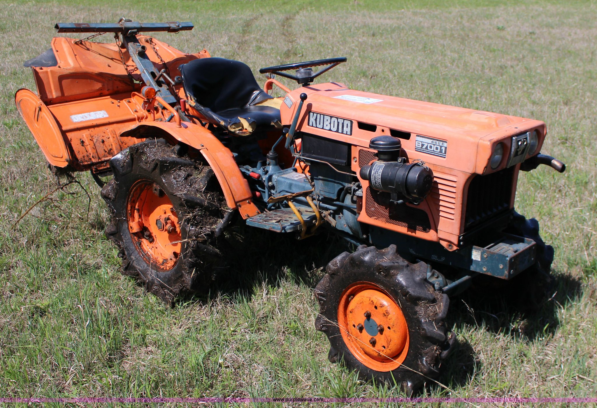 Kubota B7001 MFWD tractor in Leon, KS Item F7709 sold Purple Wave