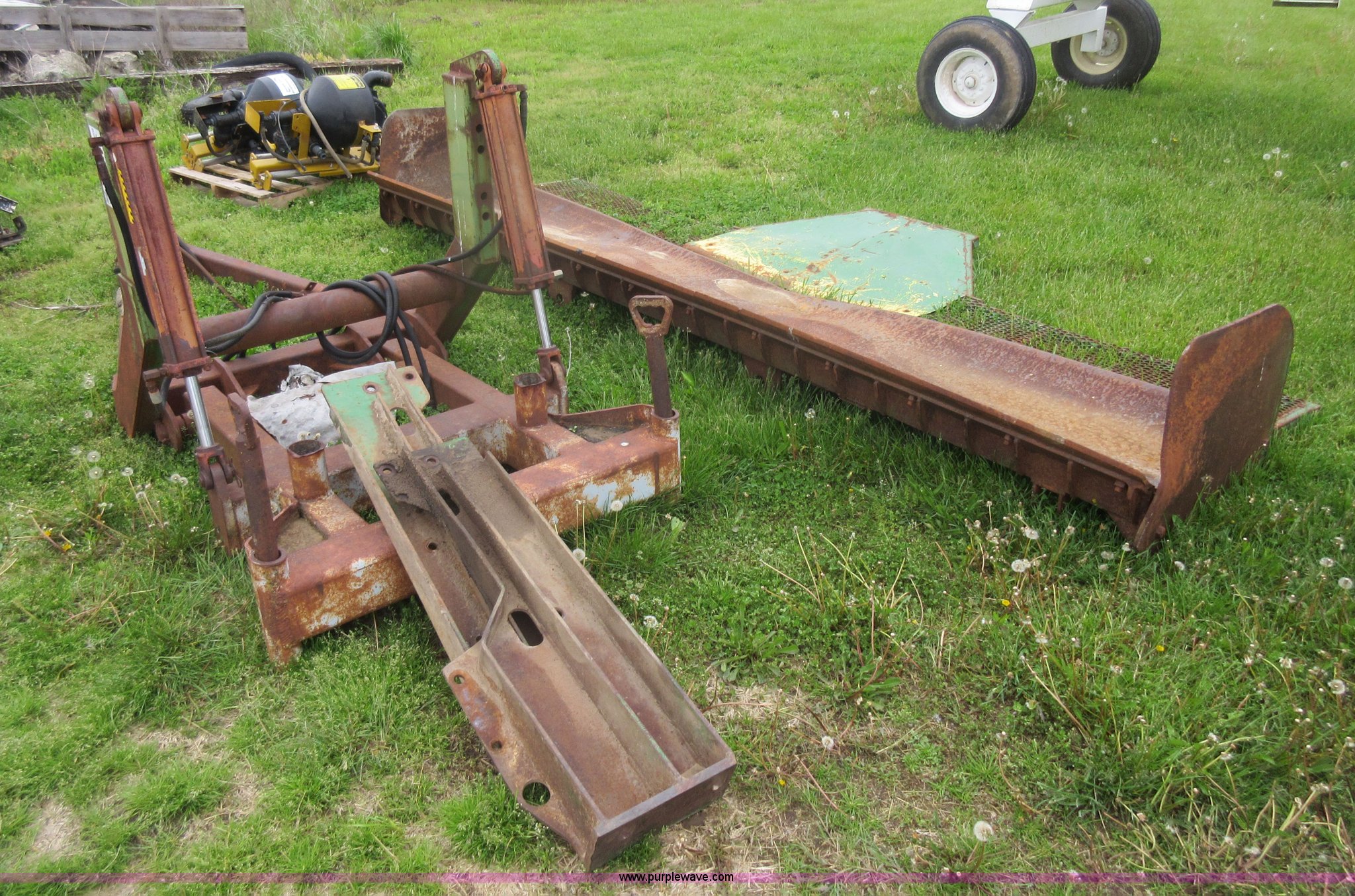 Silage blade in Girard , KS Item G6579 sold Purple Wave
