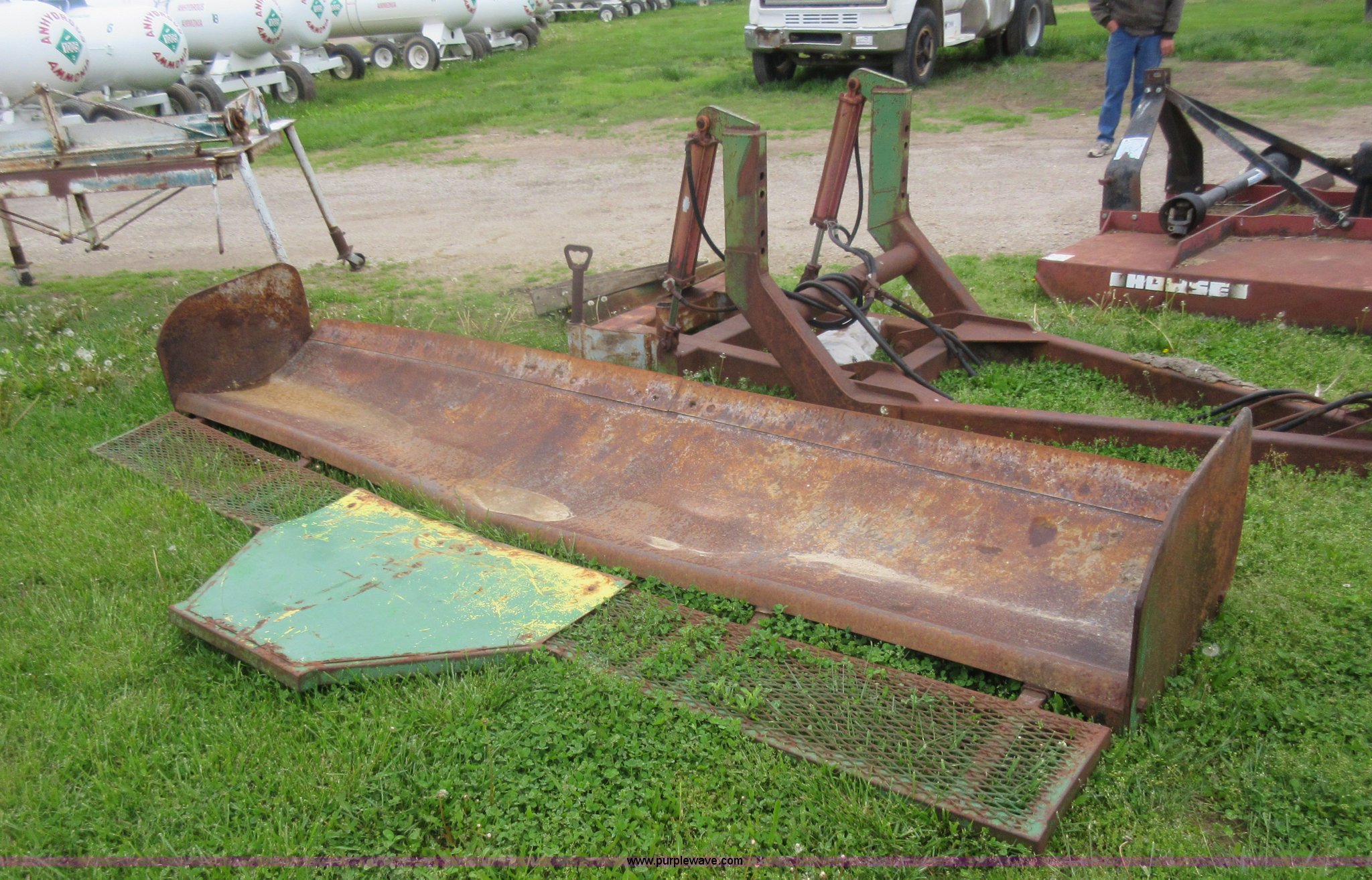 Silage blade in Girard , KS Item G6579 sold Purple Wave