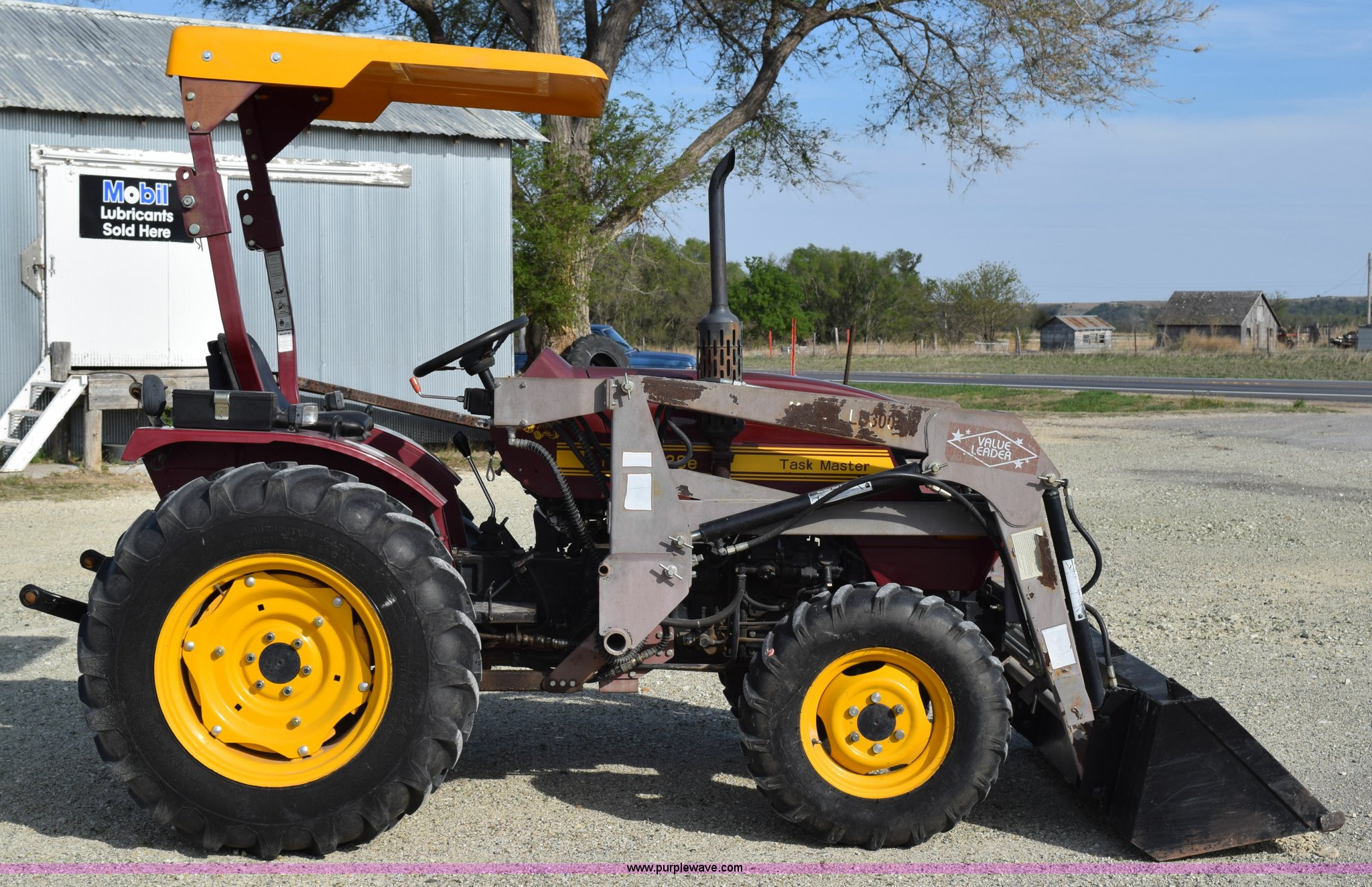 2003 Taskmaster 438E MFWD tractor in Stockton, KS Item H5120 sold