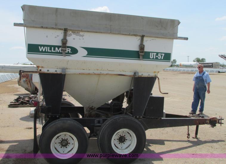 image for item B2929 Willmar UT57 fertilizer tender trailer