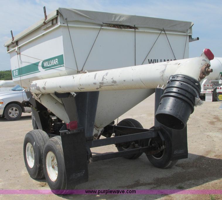 image for item B2929 Willmar UT57 fertilizer tender trailer