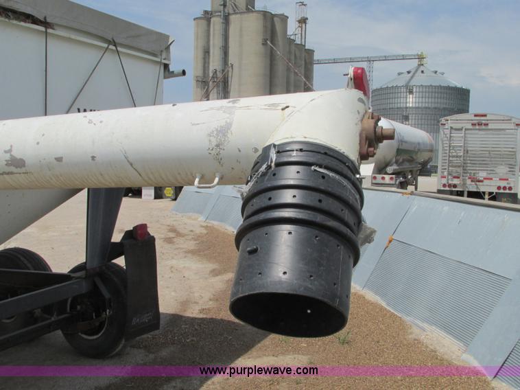 image for item B2929 Willmar UT57 fertilizer tender trailer