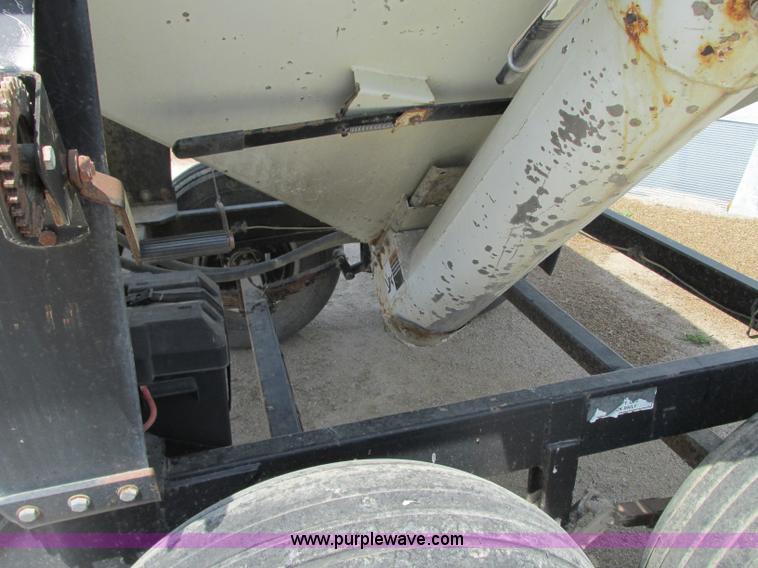 image for item B2929 Willmar UT57 fertilizer tender trailer